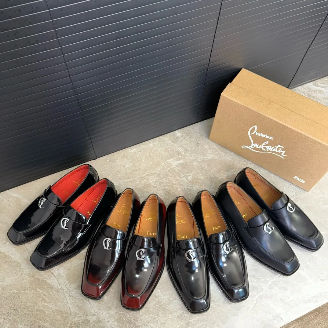 [CL red-soled shoes] Top P: 1020💰 Size 39-44 (⚠️38.45.46 custom-made, non-refundable and non-exchangeable) 🆑High-end men's business formal leather shoes, classic red-soled shoes | Fabric: Original imported first-layer cowhide, iconic rivet decoration | Lining: water-dyed cowhide lining Outsole: red cowhide outsole imported from Italy Brand: Christia*.Loubouti* 🆑 High-end men's business dress shoes | classic red soled shoes | Upper: original imported first layer cowhide iconic rivet decoration | Linning: Water dyed cow skin inner Outsole: red cowhide outsole imported from Italy Size: 39-44 (38.45.46 customized) Brand: Christia*.Loubouti*